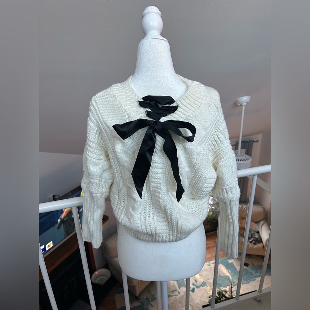 Spica Japanese kawaii knot white sweater black lace up bow goth ehime Japan